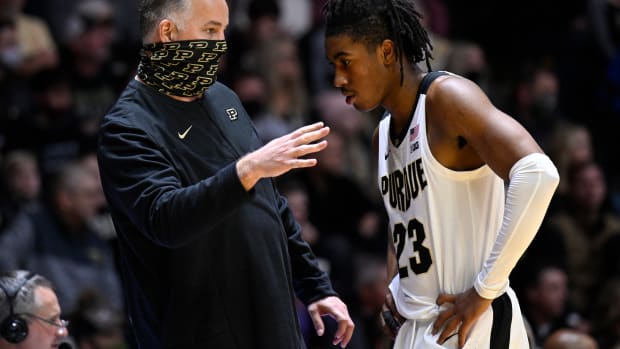 Coach Painter talks to Jaden Ivey on the sidelines.